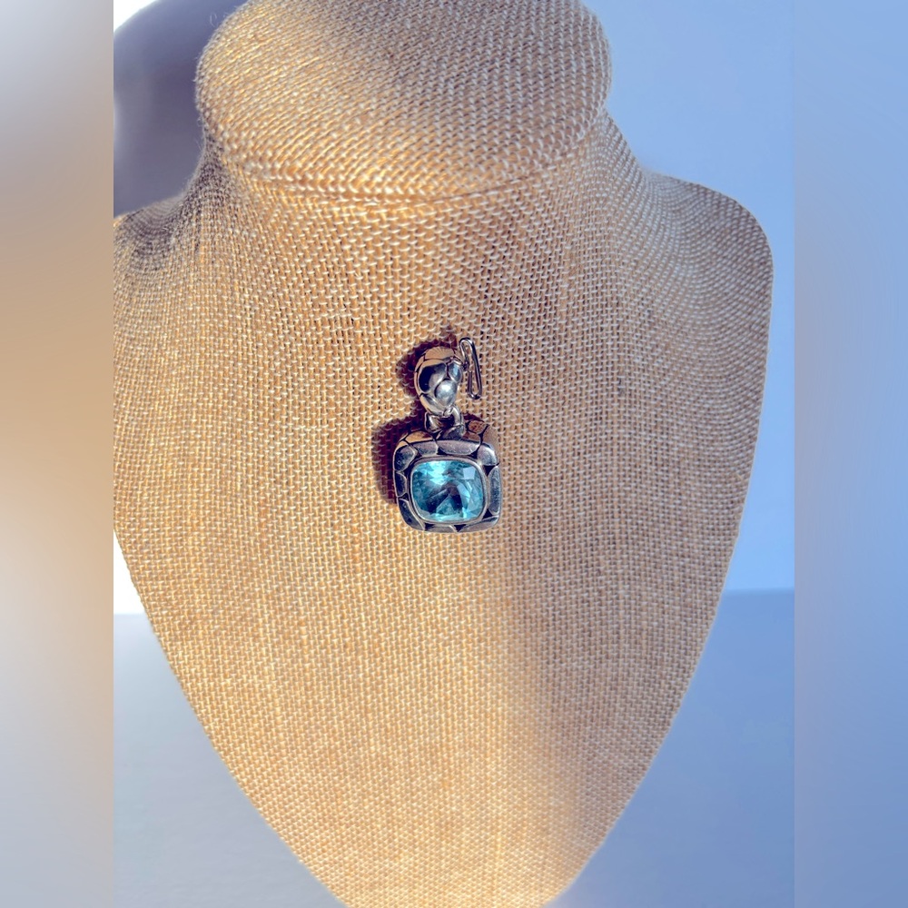 John Hardy Blue Topaz pendant.

Measures .75” x .75”